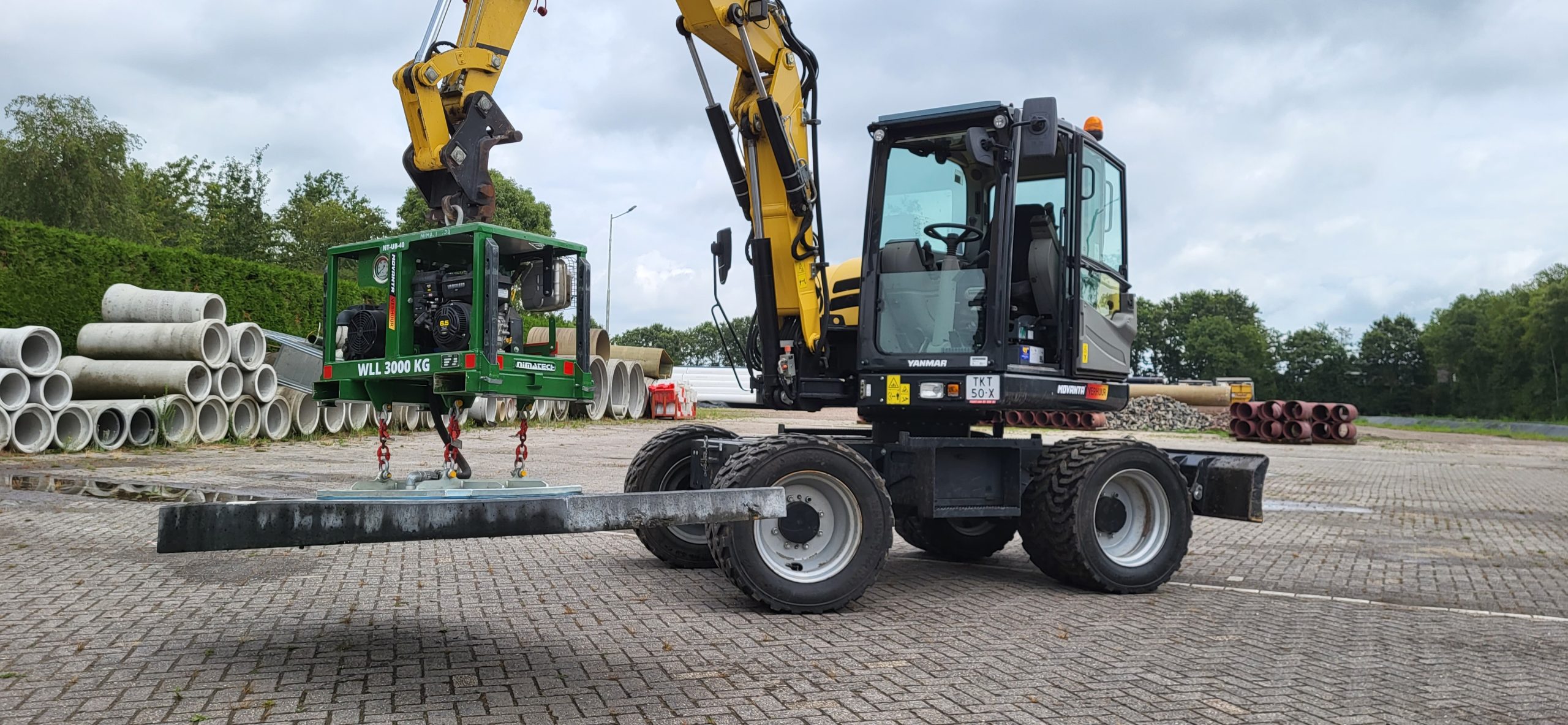 Nimatech vacuumlifter met Yanmar B75W van Peeters Machines in Sprundel
